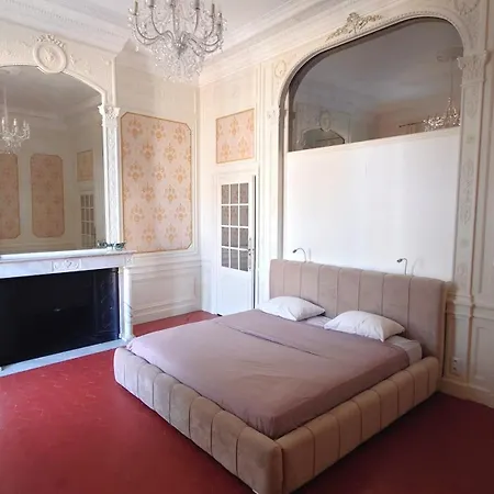 Haussmannien Face Aux Halles Apartamento