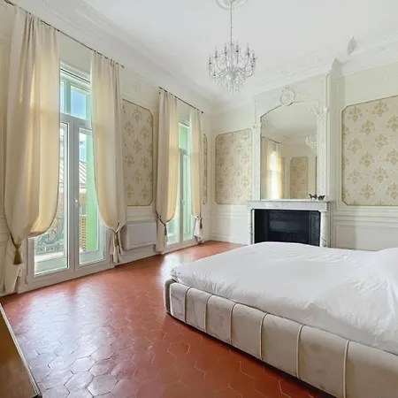 Haussmannien Face Aux Halles Apartamento Béziers